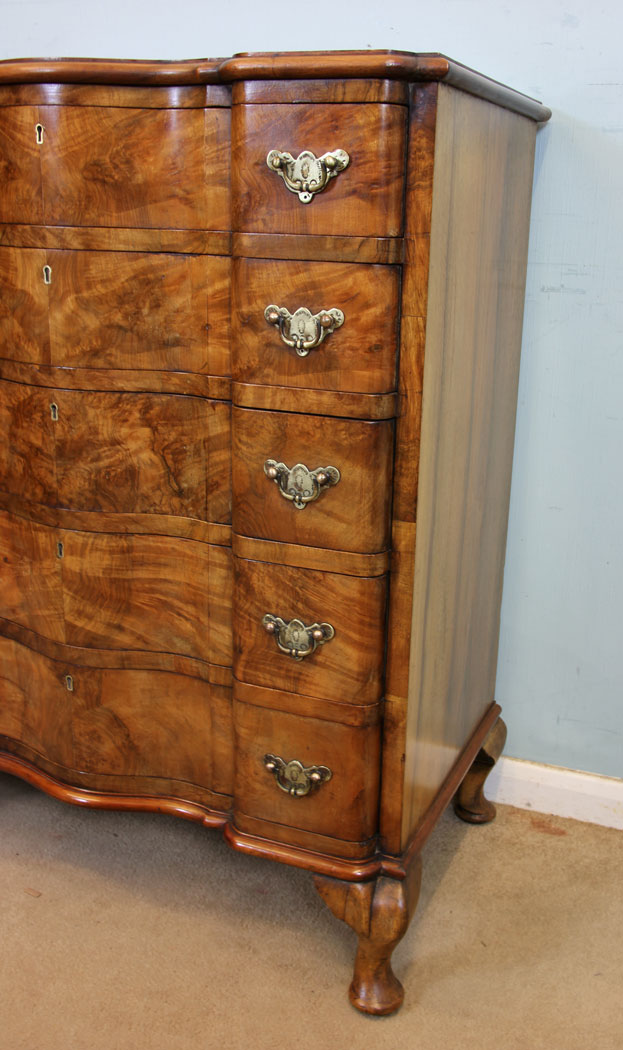 Small Antique Burr Walnut Chest of Drawers,
