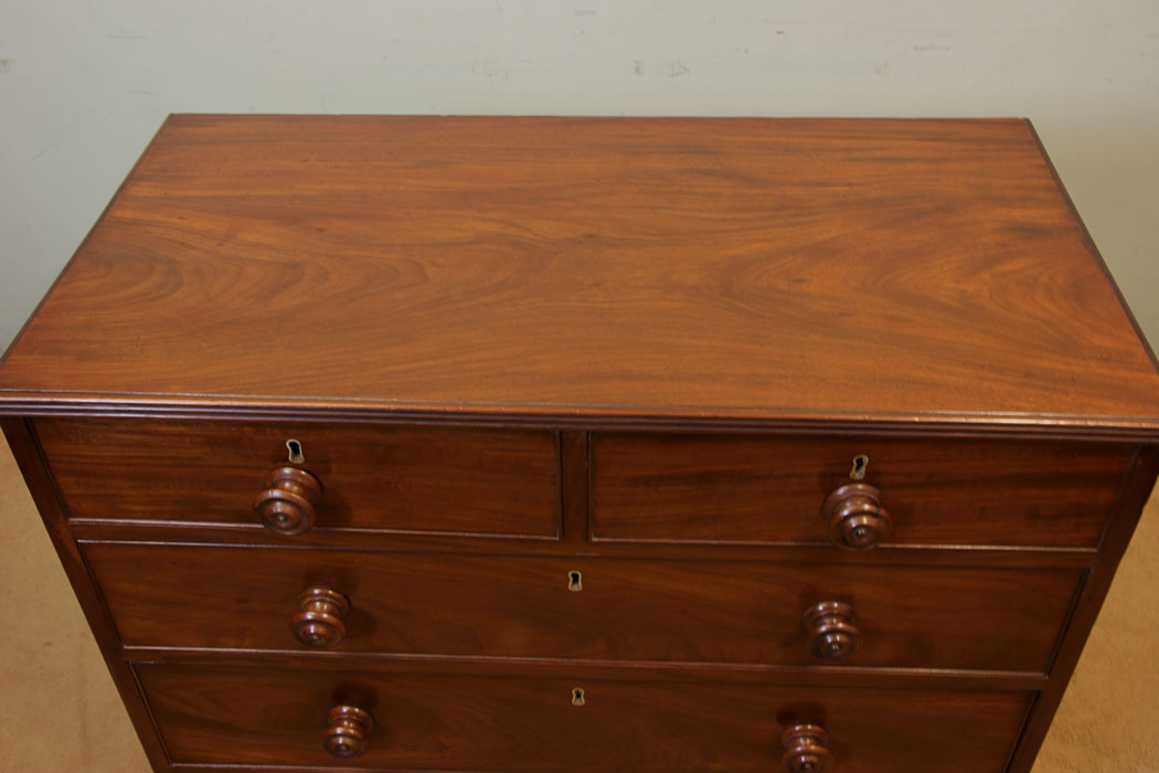 Antique 19th Century Chest of Drawers.