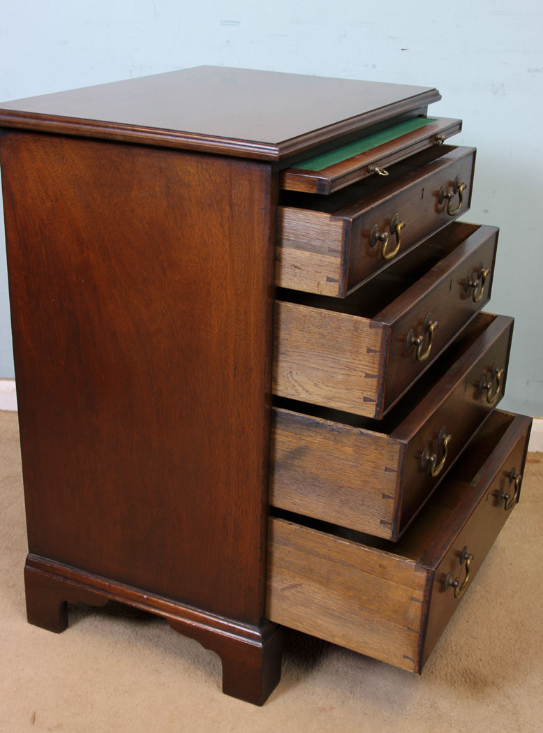 Antique Mahogany Chest Drawers,
