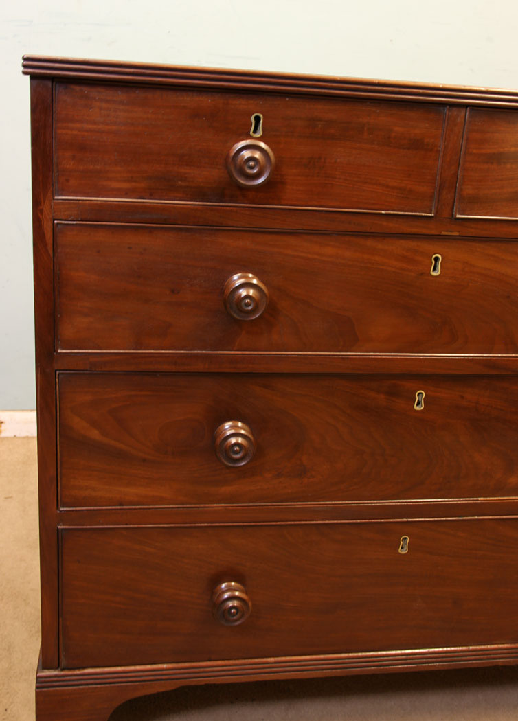 Mahogany Antique Chest of Drawers.