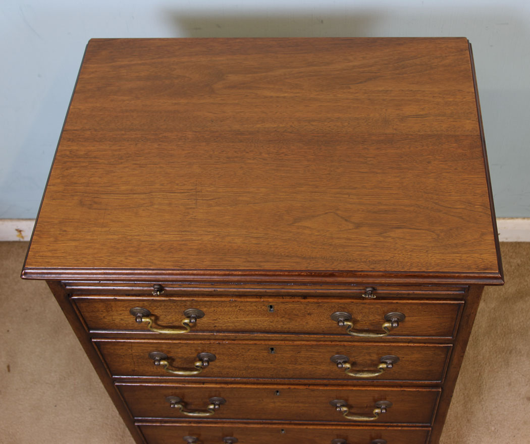 Pair Chest of Drawers.