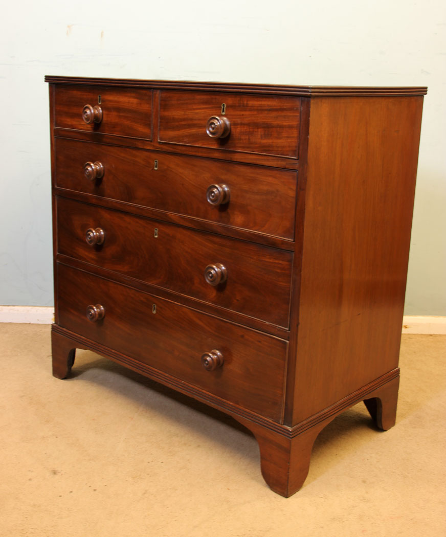 Victorian Antique Chest of Drawers.