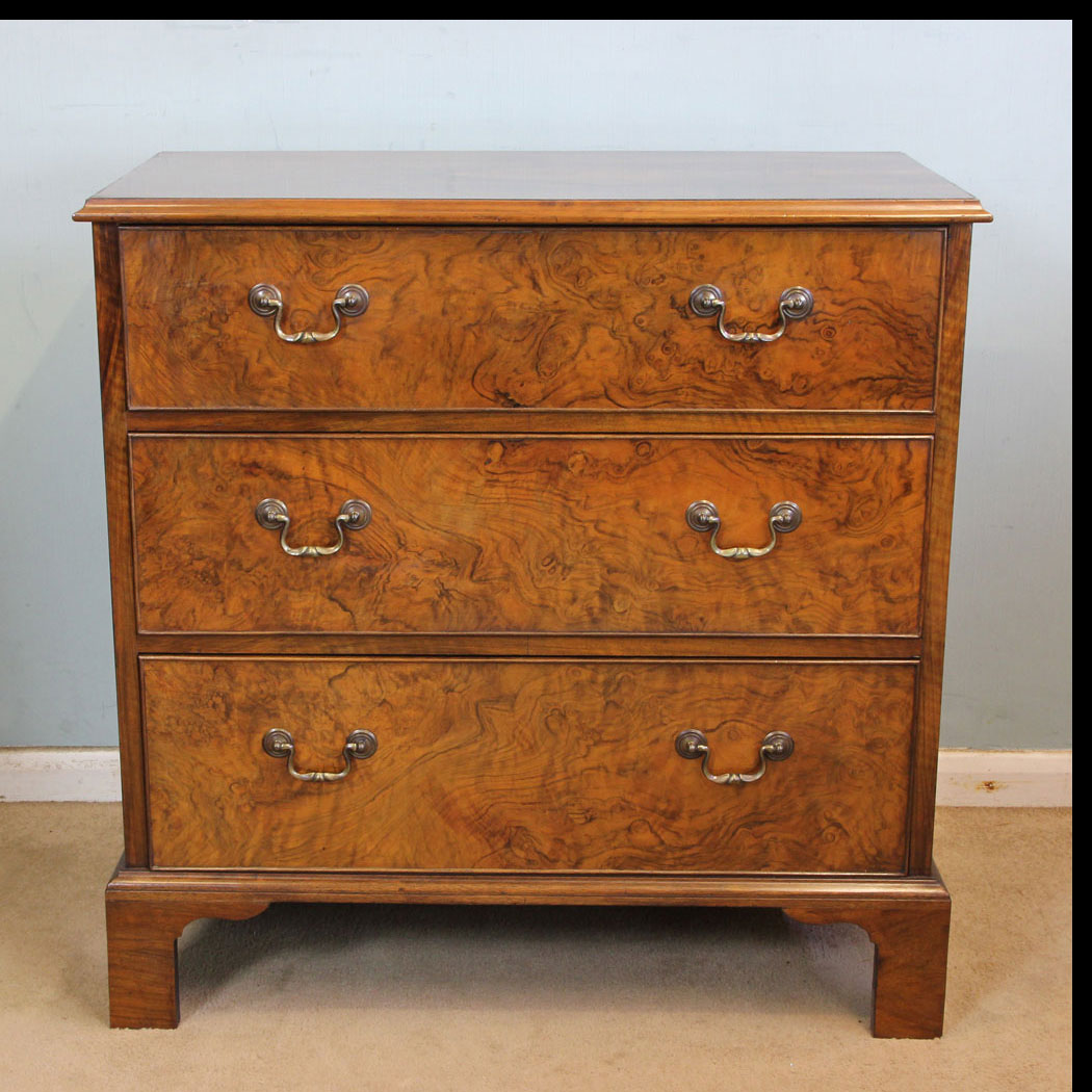 Antique Walnut Chest of Drawers. Antique Small Walnut Chest of Drawers.