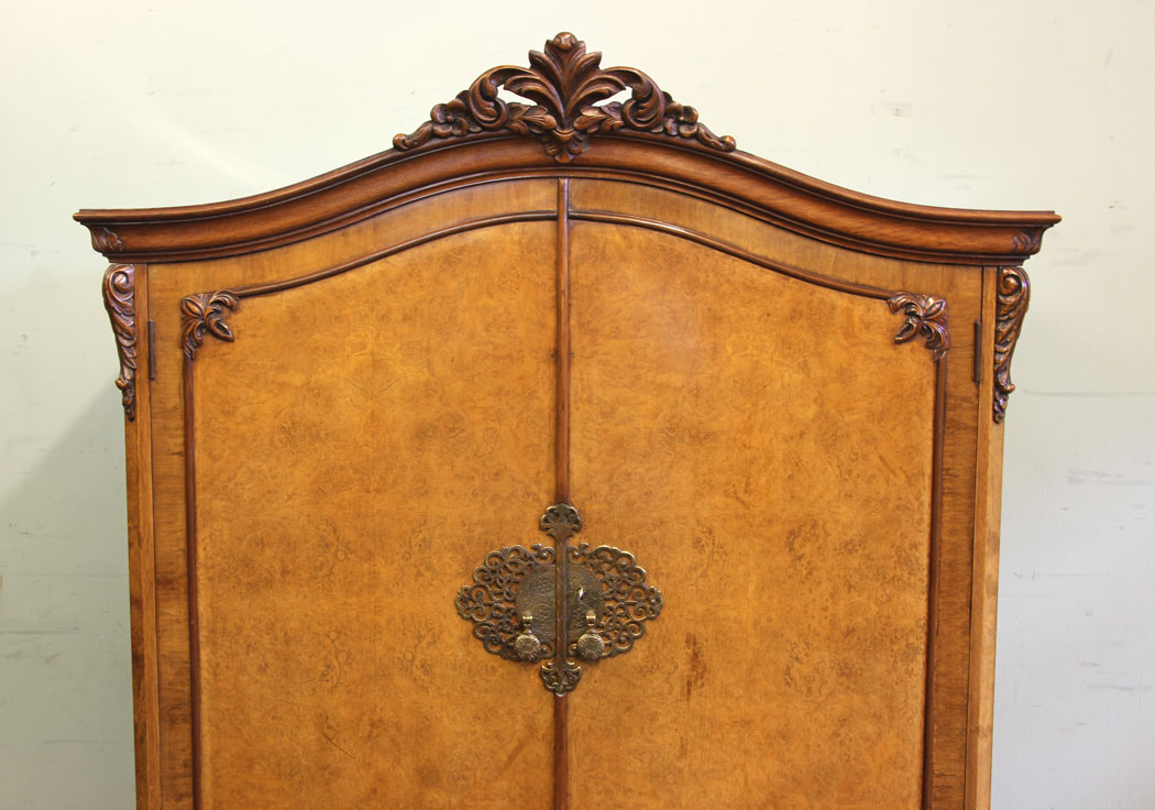Antique Vintage Burr Walnut Drinks Cabinet,