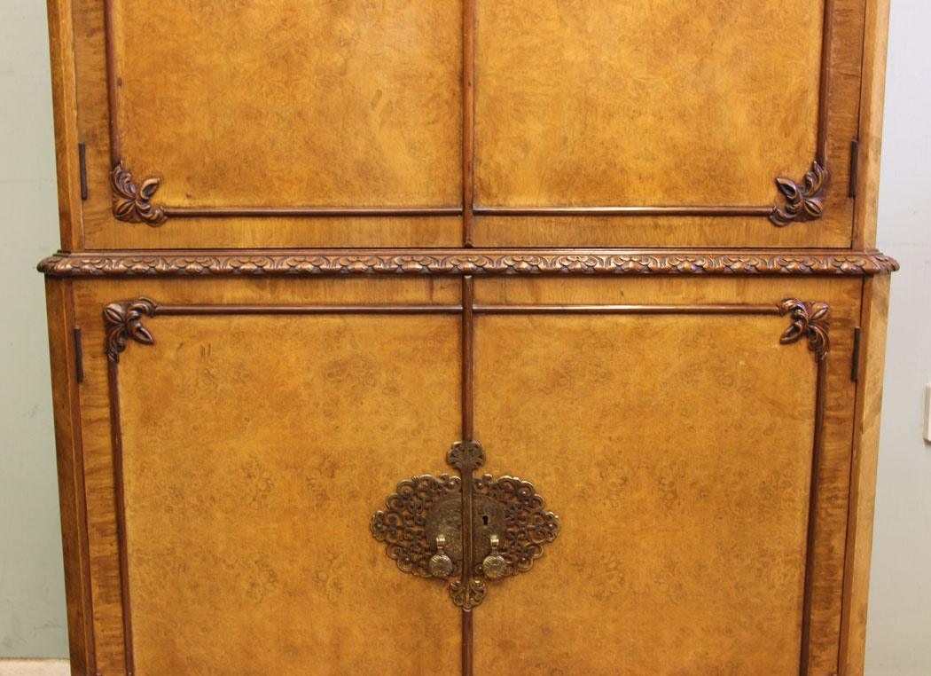 Queen Anne Style Walnut Cocktail Drinks Cabinet,