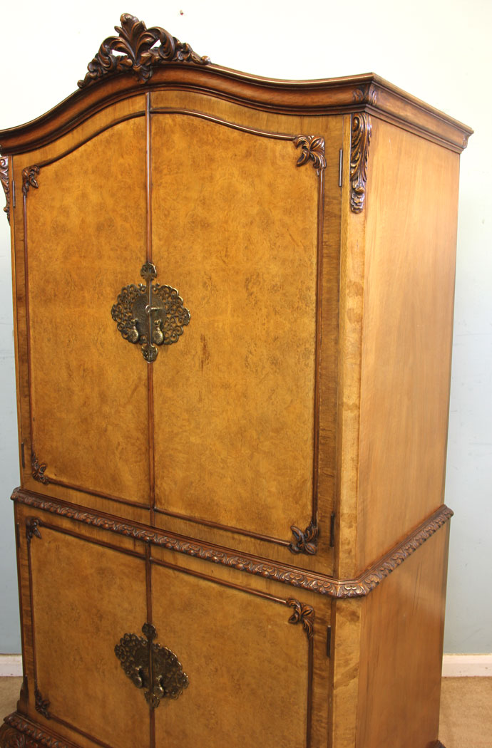 Queen Anne Style Walnut Drinks Cabinet,