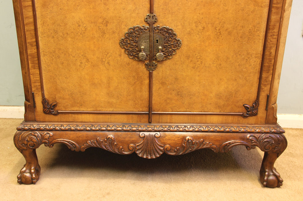 Vintage Queen Anne Style Walnut Drinks Cabinet,