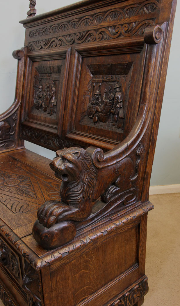 Antique Oak Settle. Lion Arms.