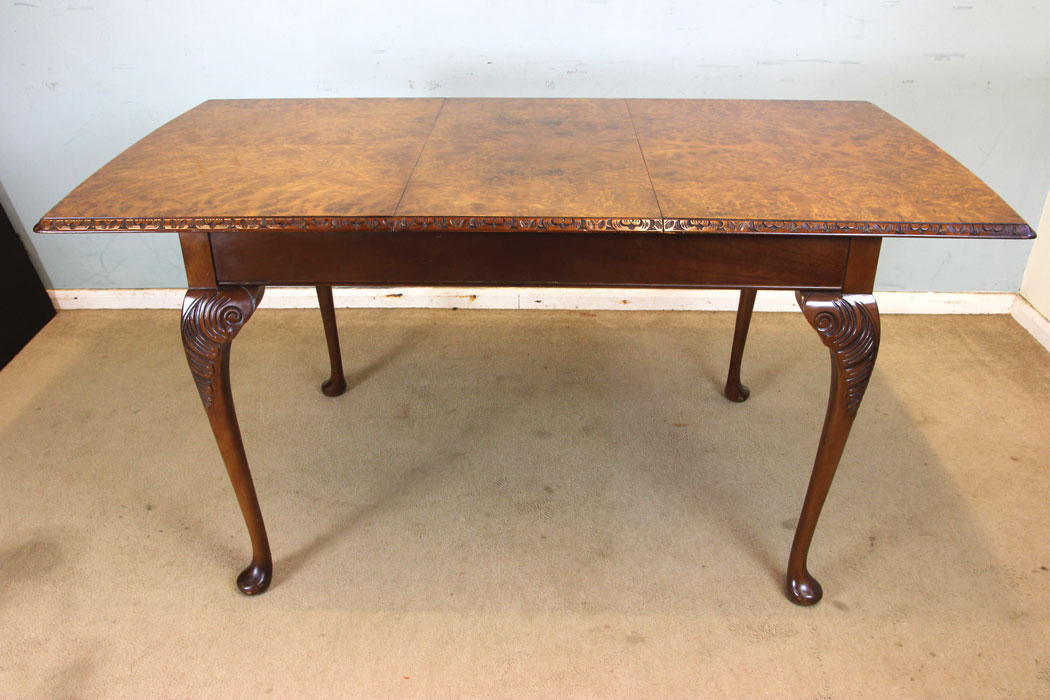 10980r7 Antique Walnut Dining Table, Queen Anne Style Burr Walnut Dining Table