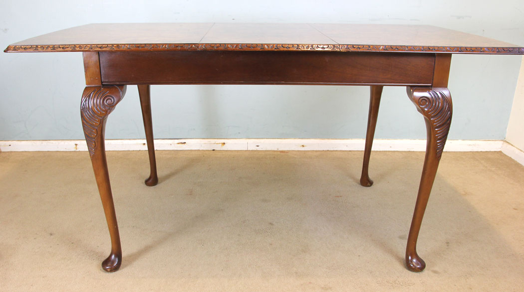 10980r9 Burr Walnut Vintage Dining Table, Queen Anne Style Burr Walnut Dining Table