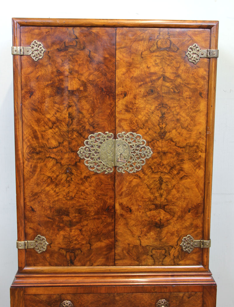 10987r10 Small Antique Walnut Drinks Cabinet, Antique Figured Walnut Side Cabinet, Drinks Cabinet