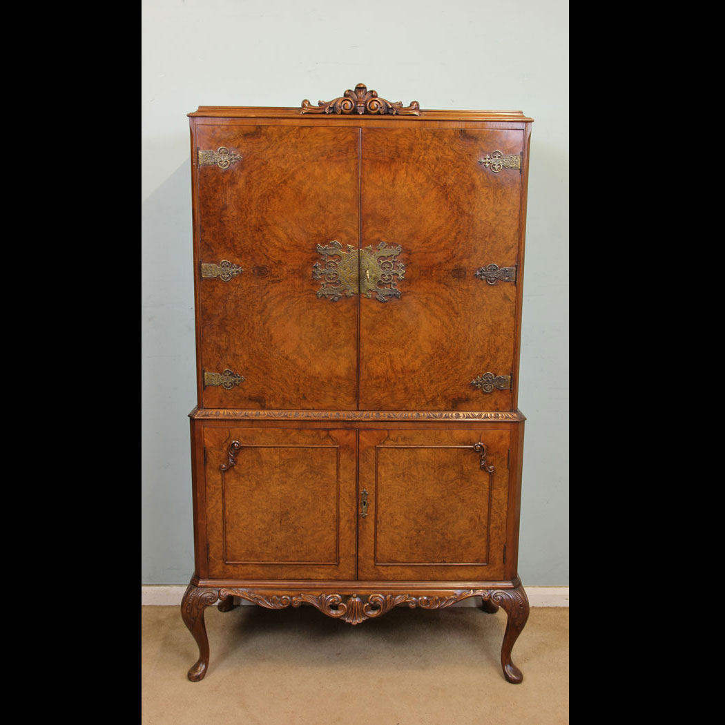 10990r01 Antique Burr Walnut Cocktail Cabinet, Burr Walnut Queen Anne Style Cocktail Drinks Cabinet.