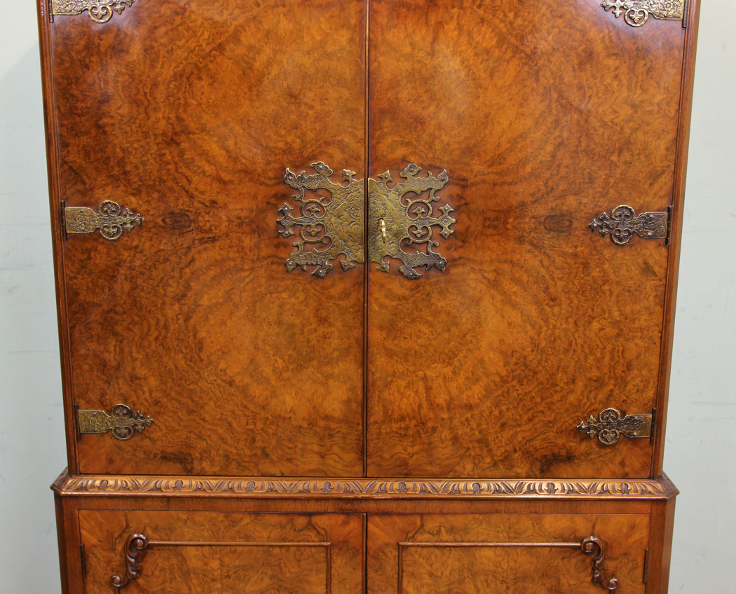 10990r13 Antique Burr Walnut Cocktail Cabinet, Burr Walnut Queen Anne Style Cocktail Drinks Cabinet