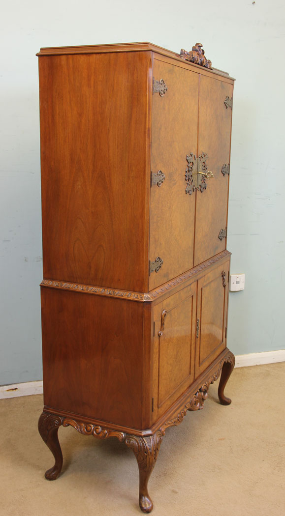 10990r7 Antique Burr Walnut Cocktail Cabinet, Burr Walnut Queen Anne Style Cocktail Drinks Cabinet