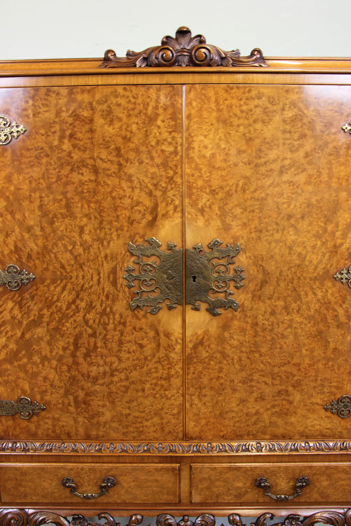 10992r12 Antique Burr Walnut Cocktail Cabinet,