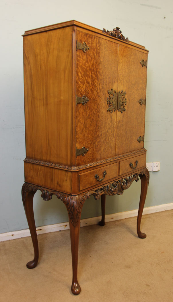 10992r4 Vintage Antique Burr Walnut Cocktail Drinks Cabinet, Burr Walnut Queen Anne Style Cocktail Drinks Cabinet