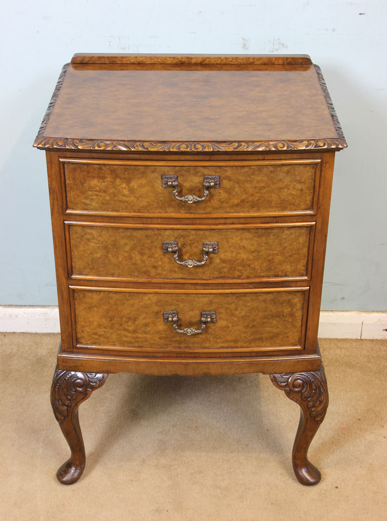 10994r7 Antique Walnut Side Cabinet, Burr Walnut Queen Anne Style Side Cabinet