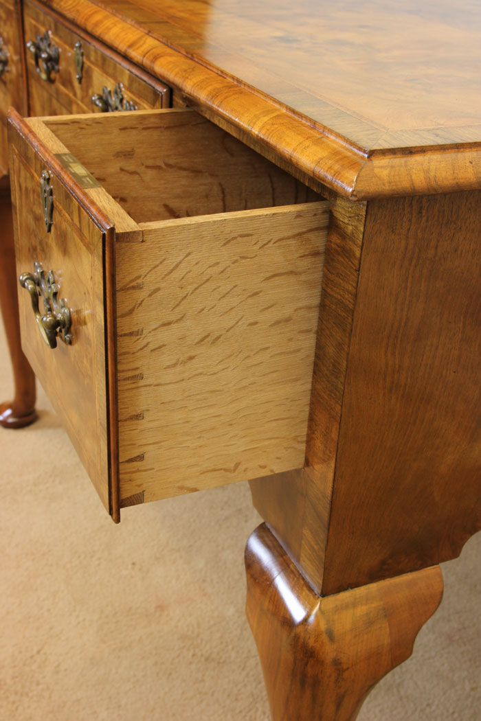 11000r11 Quality Antique Walnut Side Table, Antique Quality Burr Walnut Side Table.