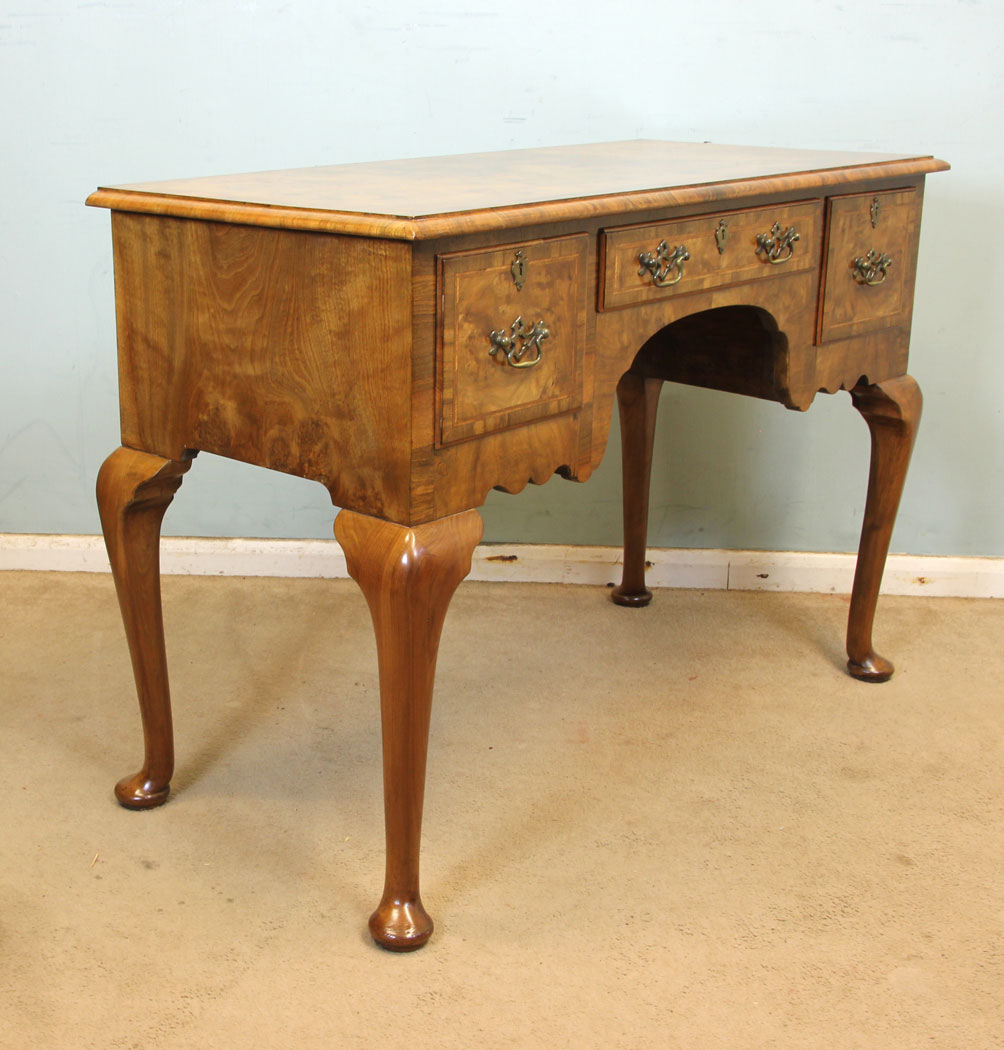11000r3 Quality Antique Walnut Writing Side Table, Antique Quality Burr Walnut Side Table.