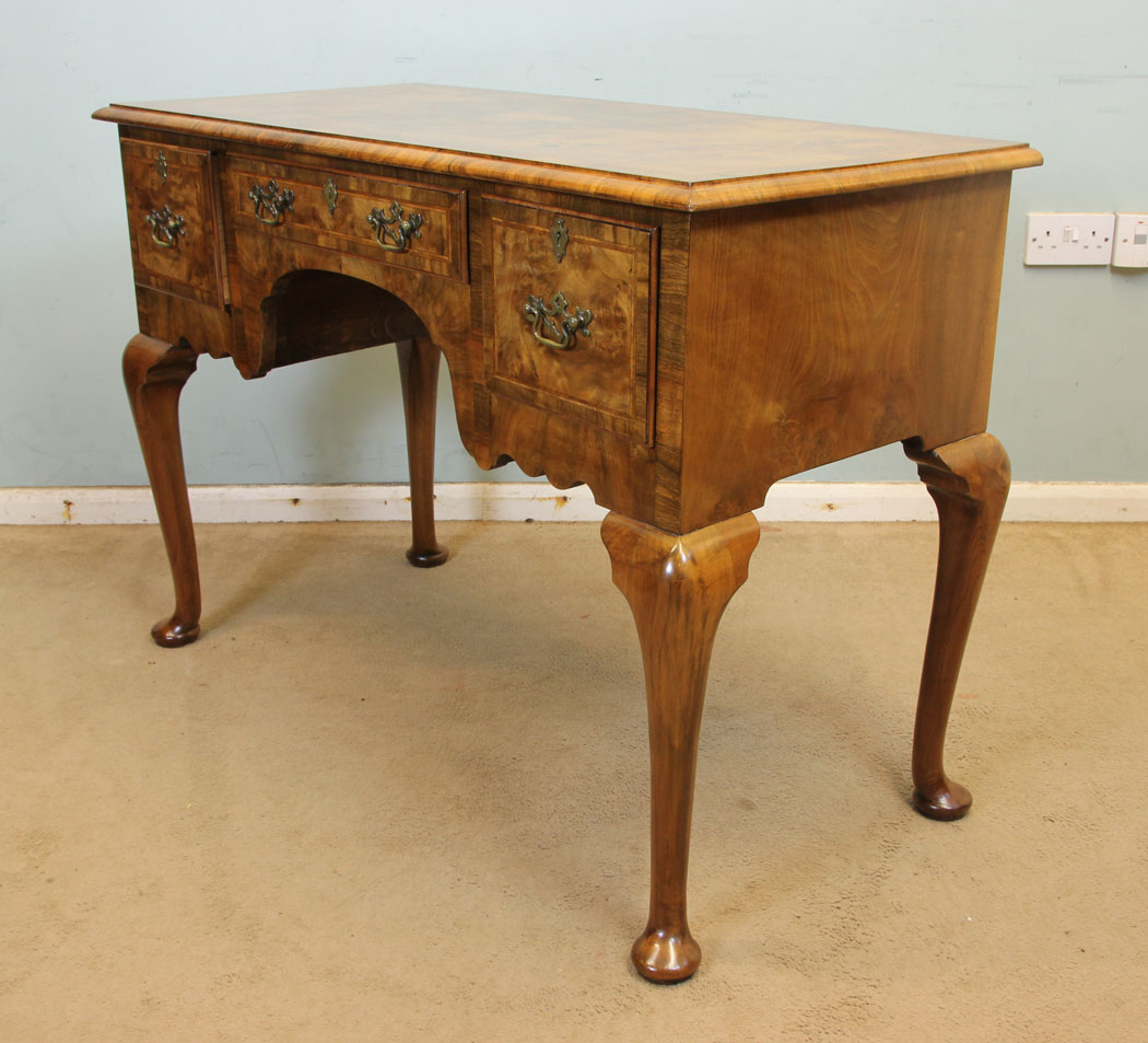 11000r4 Quality Antique Walnut Writing Desk Side Table, Antique Quality Burr Walnut Side Table.