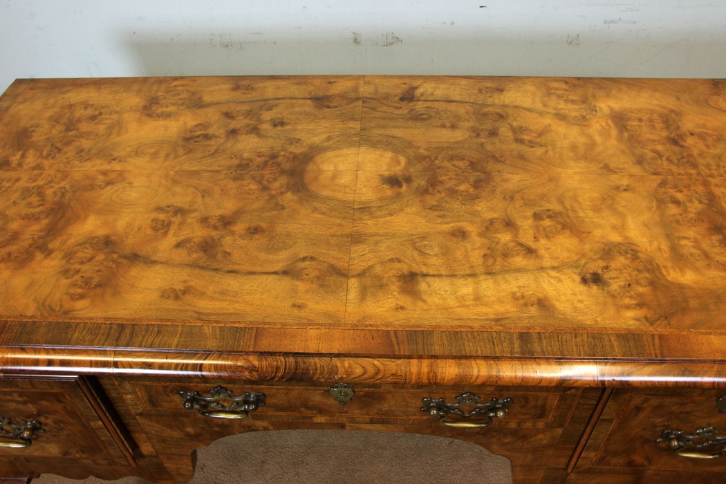 11000r6 Quality Antique Walnut Side Table, Furniture, London, Antique Quality Burr Walnut Side Table.