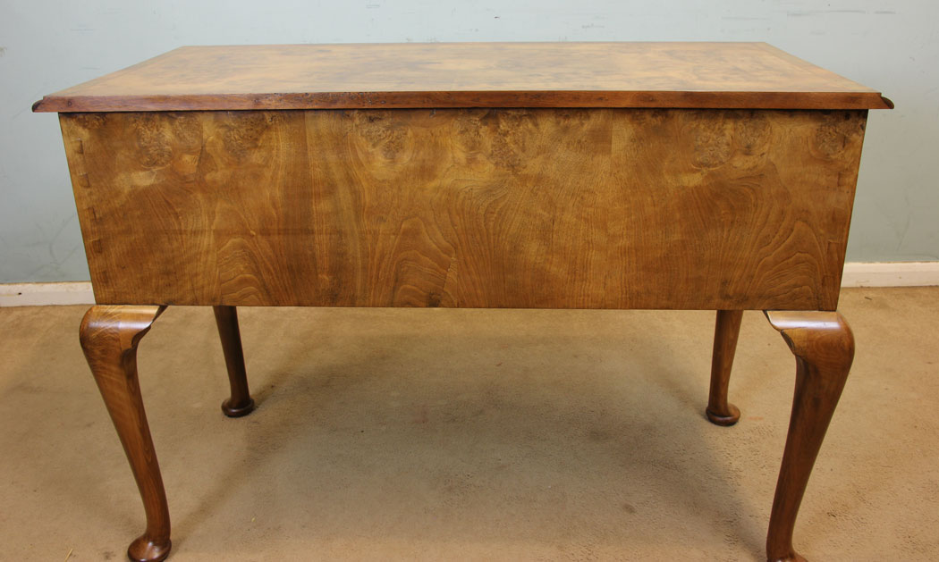 11000r7 Quality Antique Walnut Side Table, Antique Quality Burr Walnut Side Table.