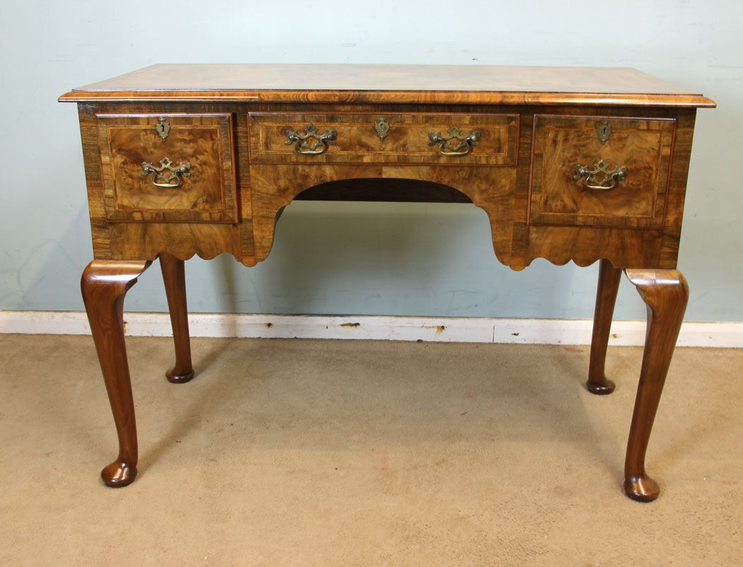 11000r8 Quality Antique Walnut Writing Desk Table, Antique Quality Burr Walnut Side Table.