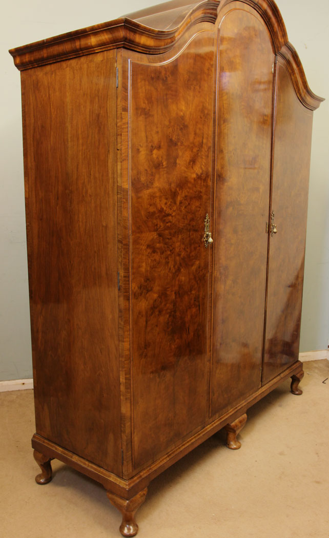11008r8 Antique Burr Walnut Triple Wardrobe, Antique Burr Walnut Triple Wardrobe