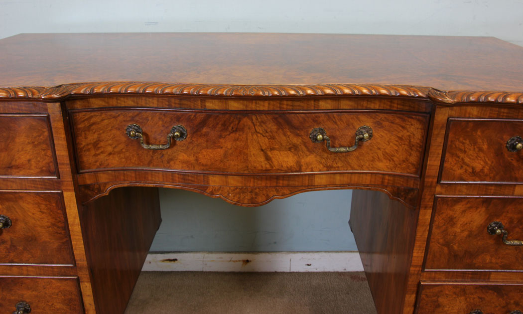 11039r5 Antique Burr Walnut Kneehole Dressing Table, Quality Burr Walnut Dressing Table / Writing Desk