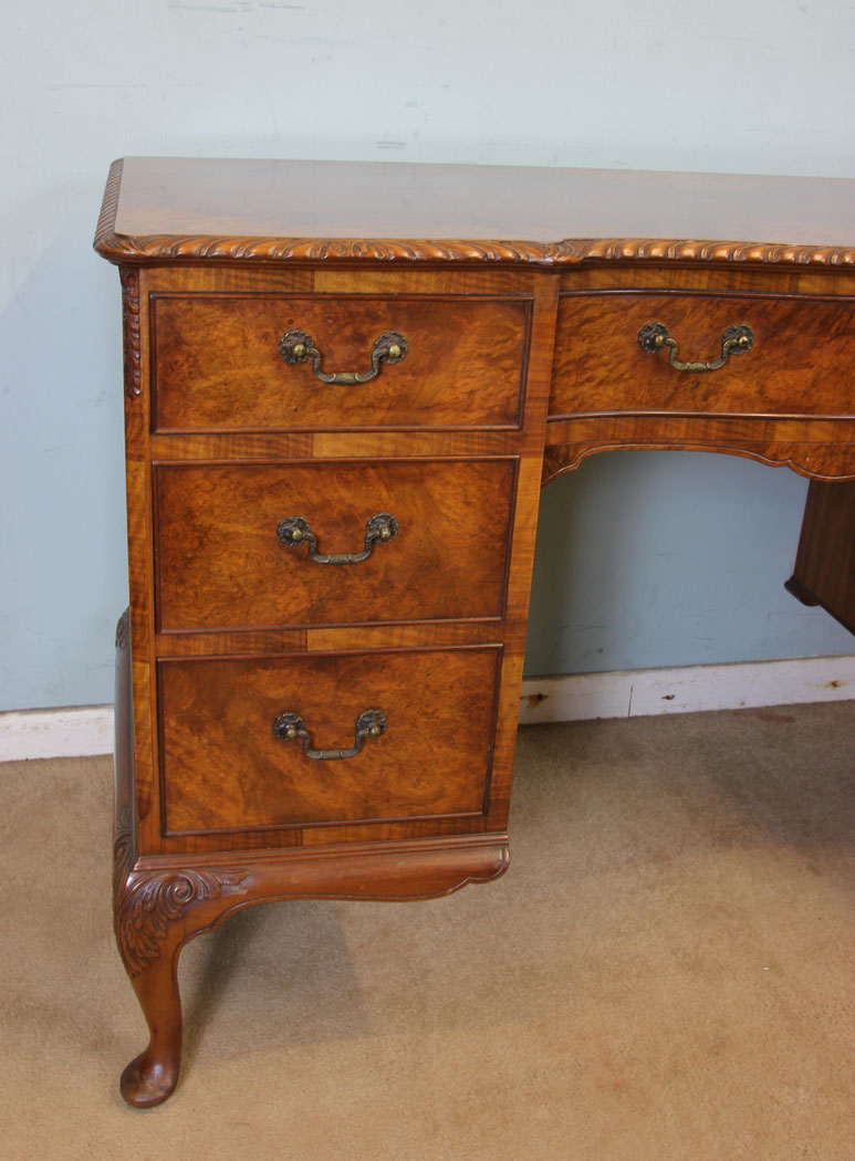 11039r7 Antique Walnut Kneehole Dressing Table, Quality Burr Walnut Dressing Table / Writing Desk