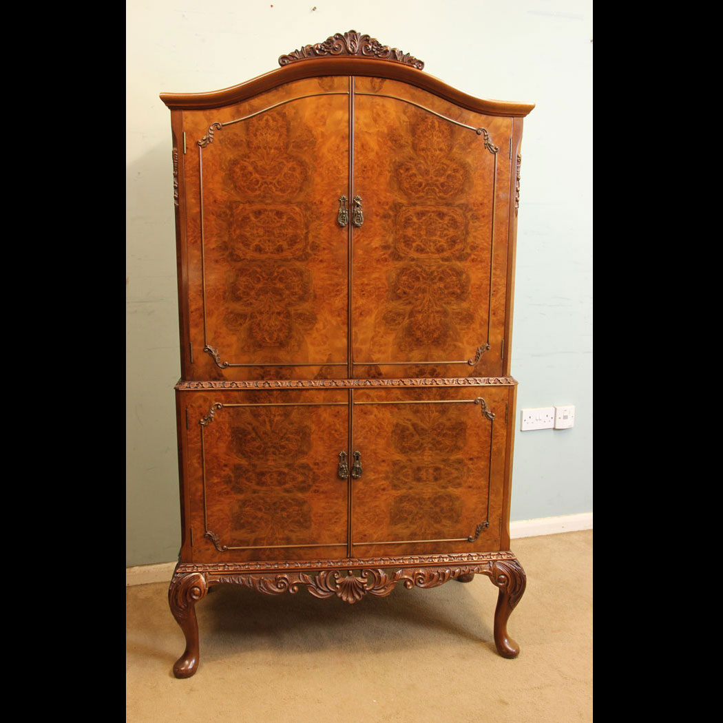 11041r01 Antique Queen Anne Style Walnut Cocktail Cabinet, London, Antique Burr Walnut Cocktail Drinks Cabinet