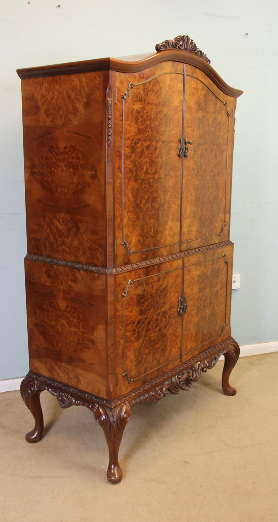 11041r3 Antique Queen Anne Style Burr Walnut Cocktail Cabinet, London, Antique Burr Walnut Cocktail Drinks Cabinet