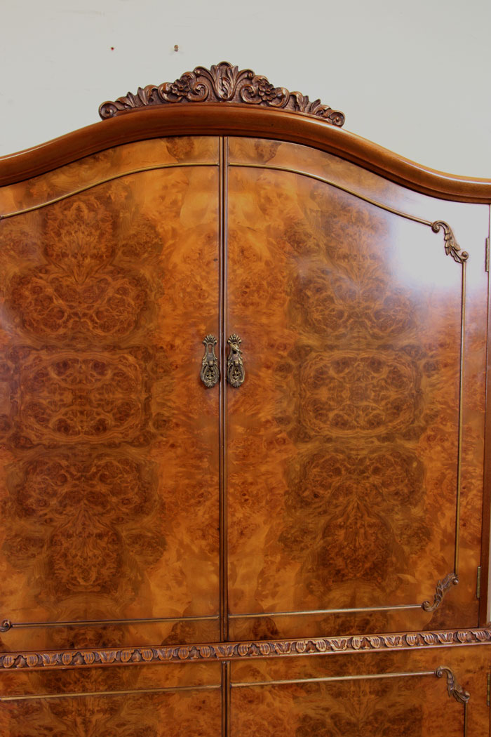 11041r5 Antique Queen Anne Style Burr Walnut Cocktail Drinks Cabinet, London, Antique Burr Walnut Cocktail Drinks Cabinet