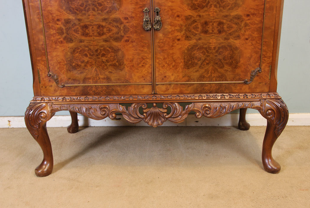 11041r6 Antique Burr Walnut Cocktail Cabinet, London, Antique Burr Walnut Cocktail Drinks Cabinet