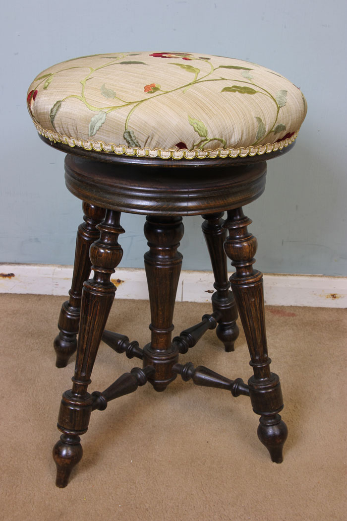 11043r5 Antique Victorian Adgustable Piano Stool, Antique Adjustable Piano / Dressing Table Stool.
