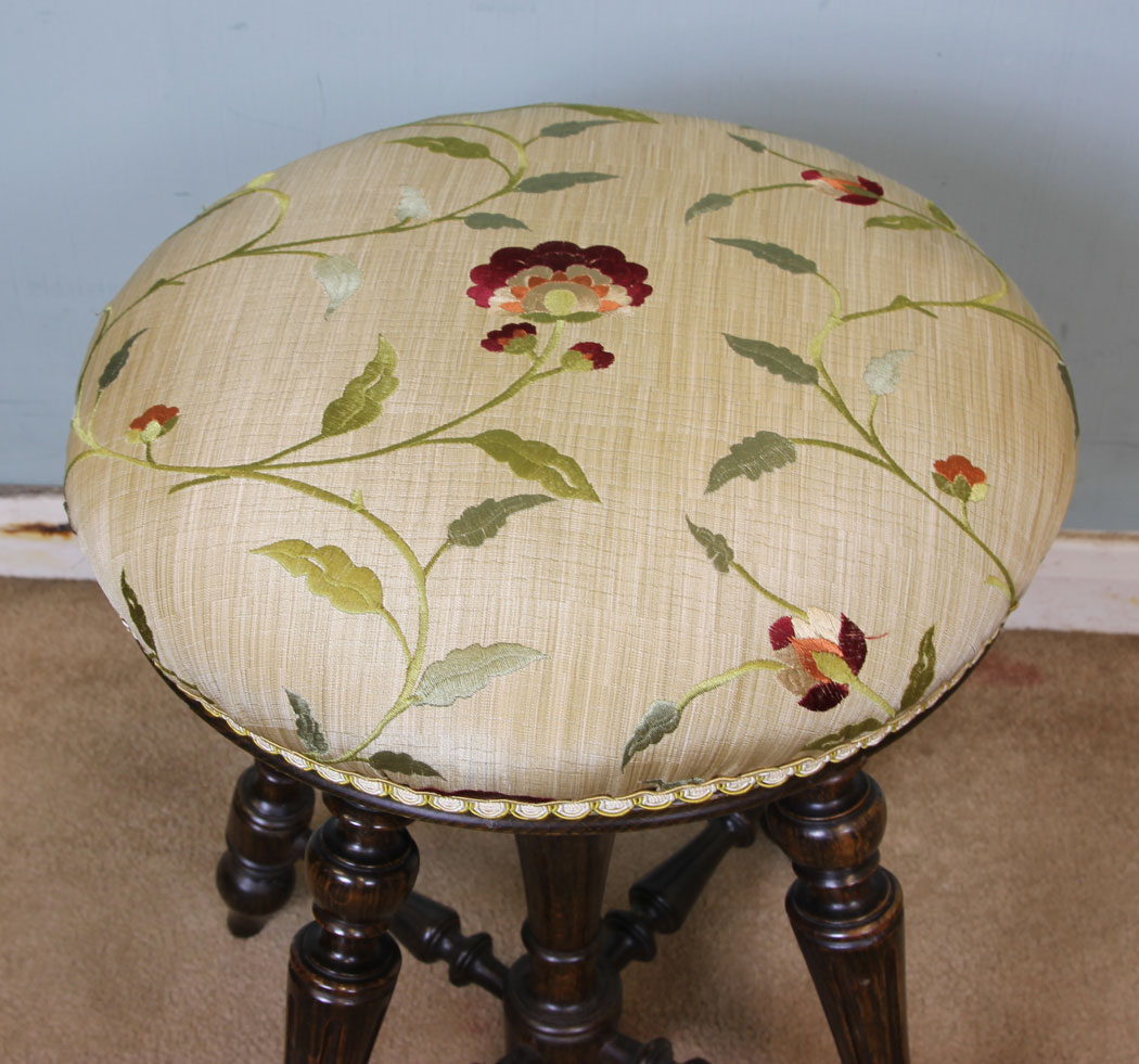 11043r7 Antique Victorian Adgustable Piano Stool,