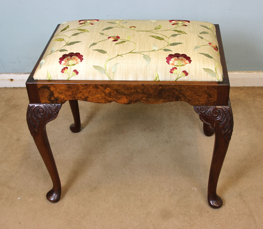 11044r1 Antique Burr Walnut Stool, Burr Walnut Queen Anne Style Stool