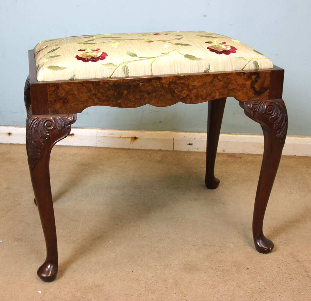 11044r4 Antique Burr Walnut Stool, Burr Walnut Queen Anne Style Stool
