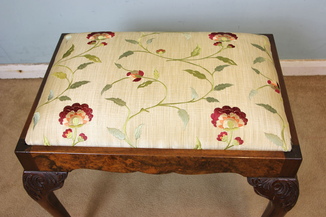 11044r5 Antique Vintage Burr Walnut Stool, Burr Walnut Queen Anne Style Stool