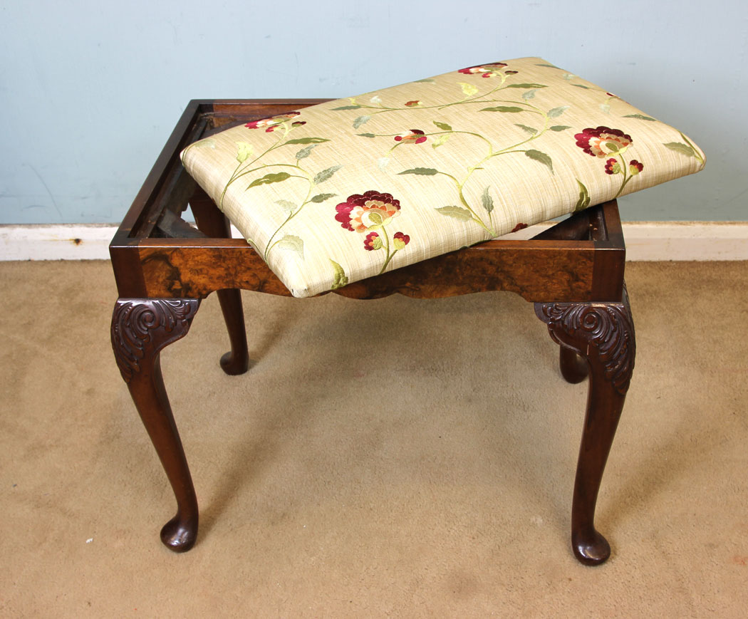 11044r6 Antique Burr Walnut Stool,