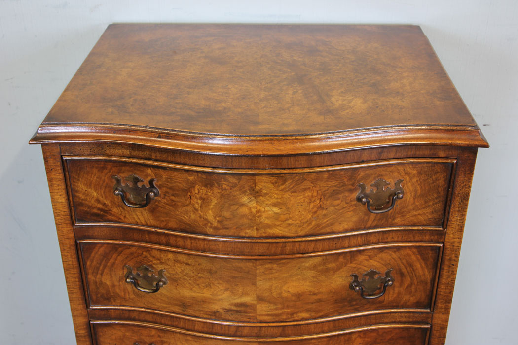 11048r5 Small Antique Burr Walnut Chest of Drawers, Burr Walnut Small Serpentine Front Chest of Drawers