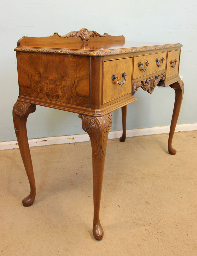 11014r11 Antique Burr Walnut Side Table, Queen Anne Style Burr Walnut Side Table.