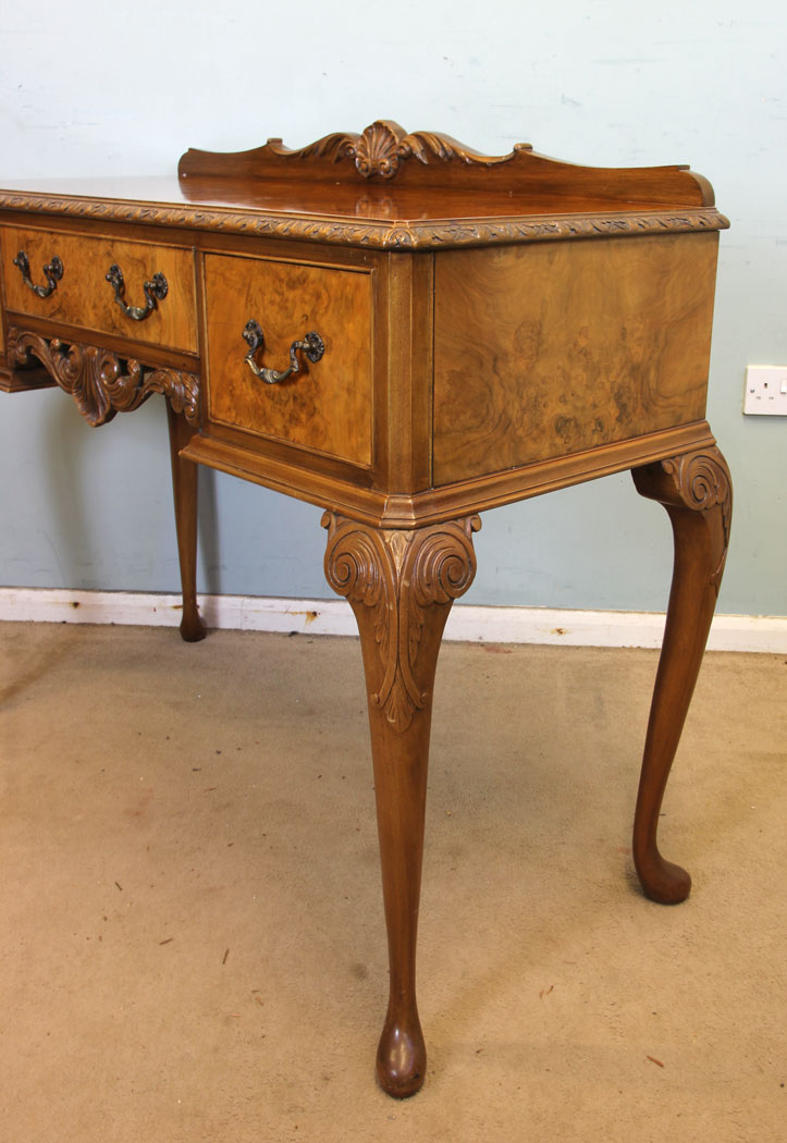 11014r6 Antique Burr Walnut Side Table, London, Queen Anne Style Burr Walnut Side Table.