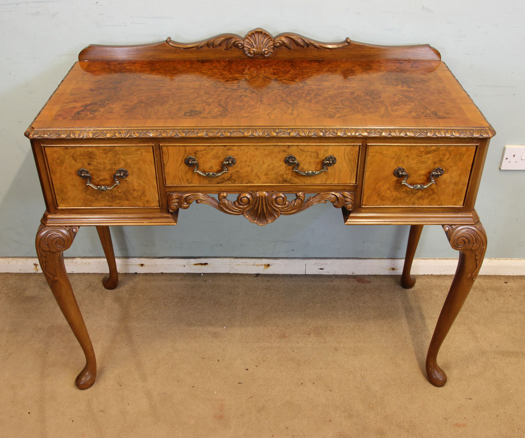 11014r7 Antique Walnut Side Table, Lincolnshire, Queen Anne Style Burr Walnut Side Table.
