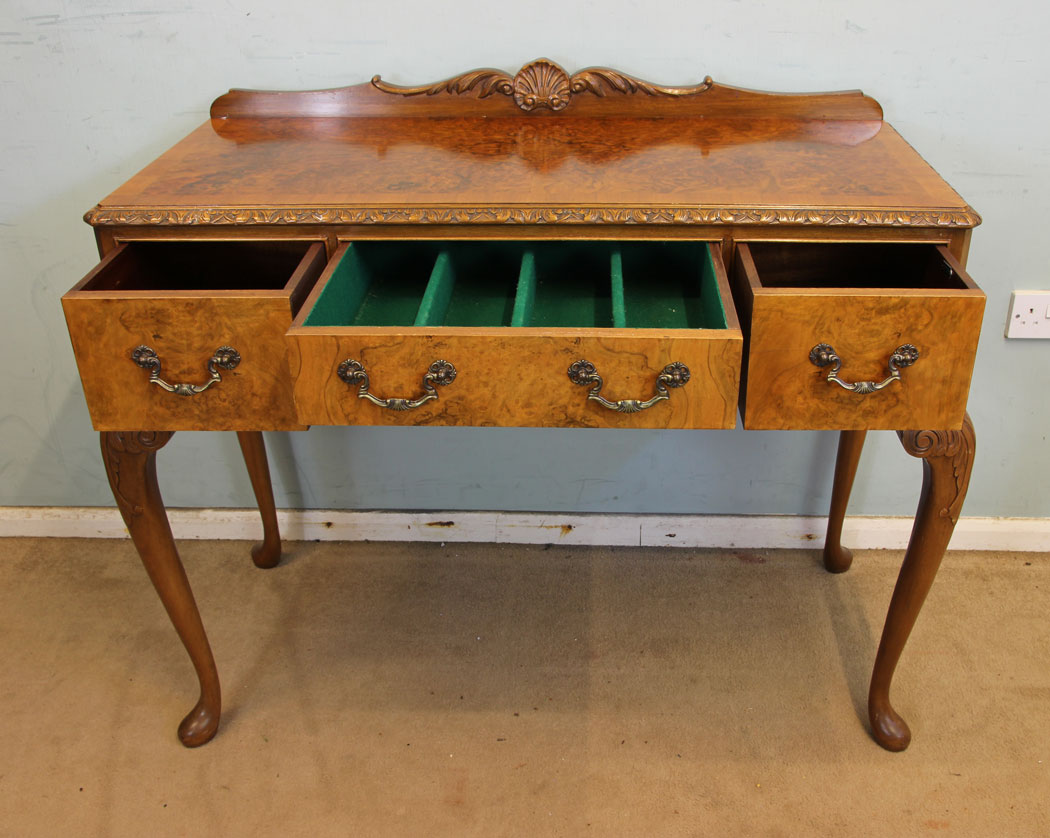 11014r9 Antique Burr Walnut Side Table, Dining Room, Queen Anne Style Burr Walnut Side Table.