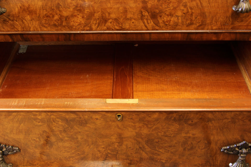 11037r8 Quality Burr Walnut Chest of Drawers, The antique Shop, Quality Burr Walnut Chest of Drawers