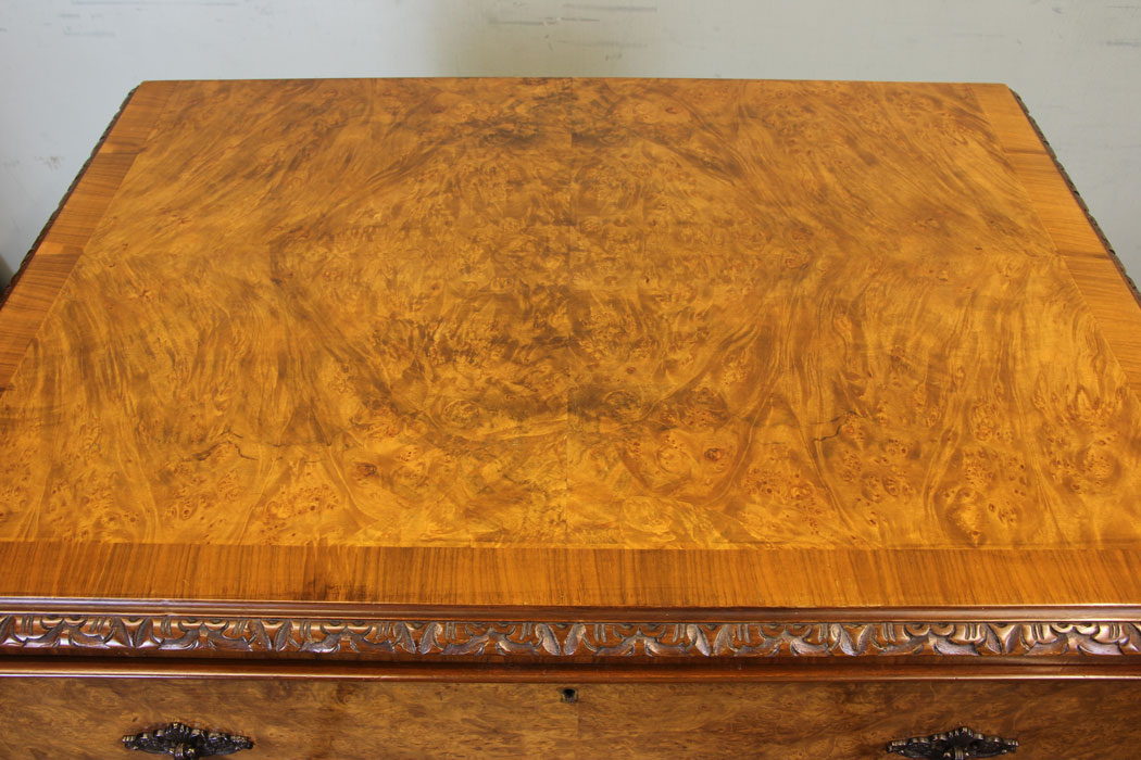 11037r9 Quality Burr Walnut Chest of Drawers, The Antique Shop, Quality Burr Walnut Chest of Drawers