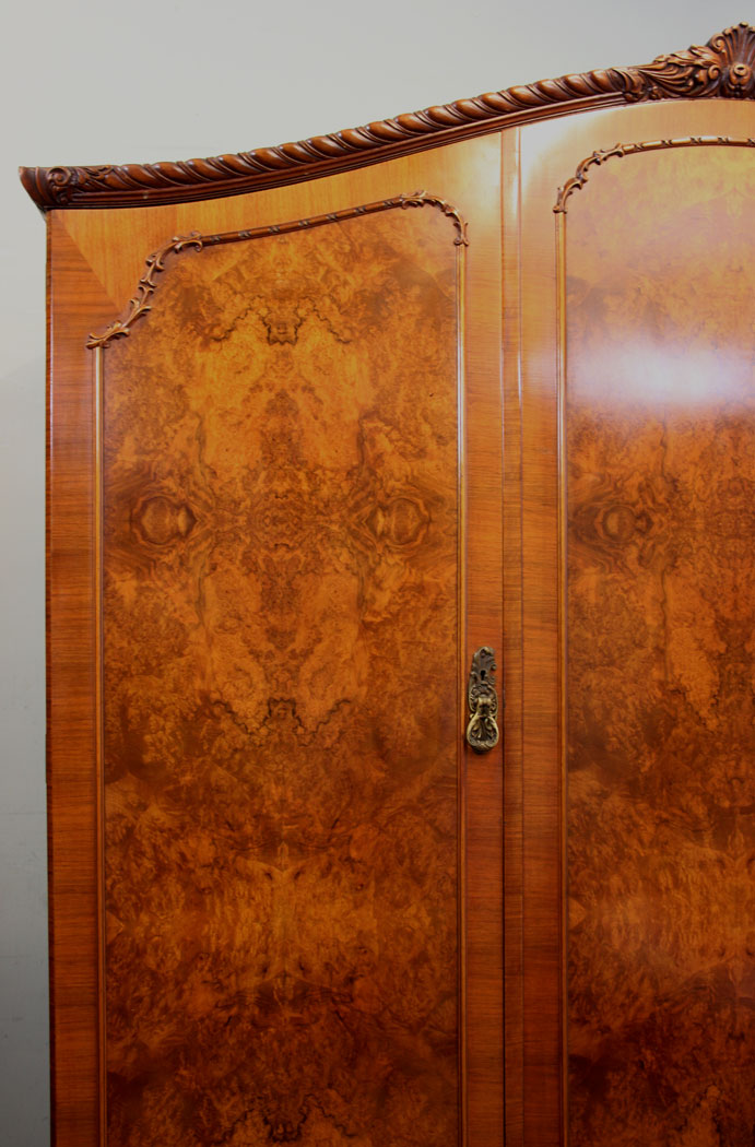 11052r10 Antique Triple Wardrobe,