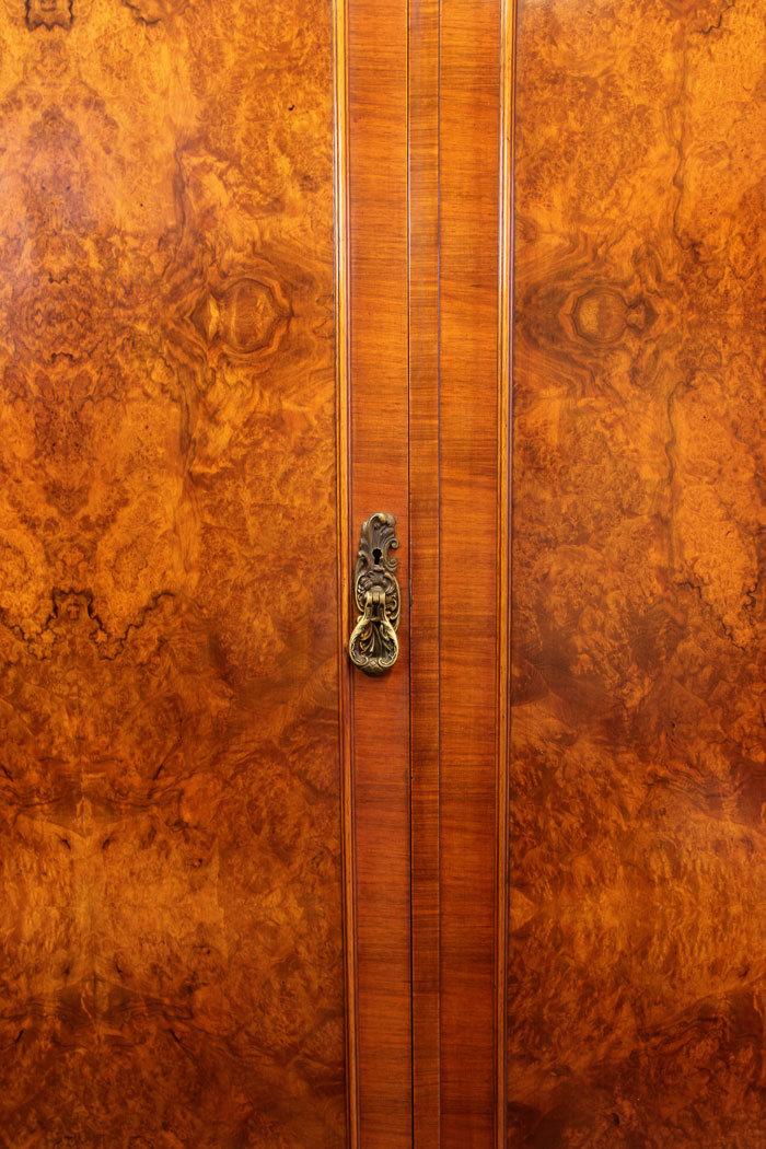 11052r5 Quality Burr Walnut Triple Wardrobe