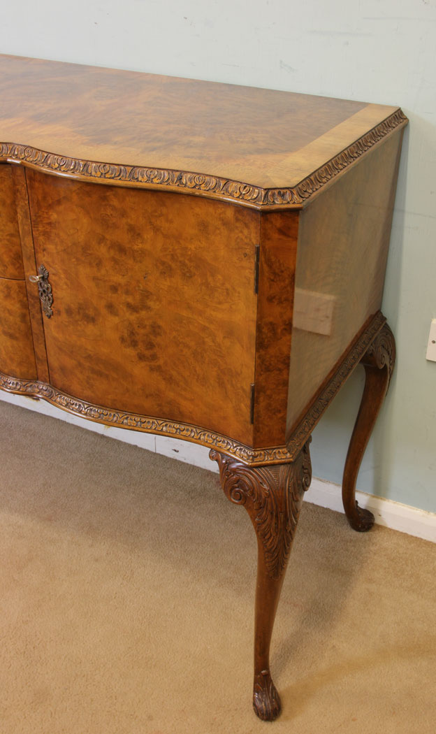 11054r12 Antique Burr Walnut Sideboard, Burr Walnut Serpentine Queen Anne Style Shaped Front Sideboard
